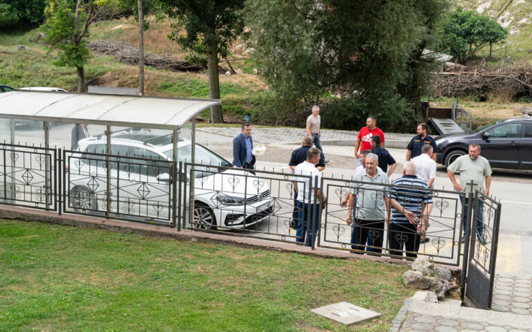 Ispracaj Zupnika Tomislava Dokoze u Srednjem Lipovcu