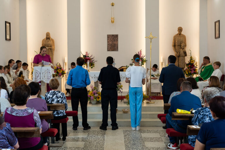 Ispracaj Zupnika Tomislava Dokoze u Srednjem Lipovcu