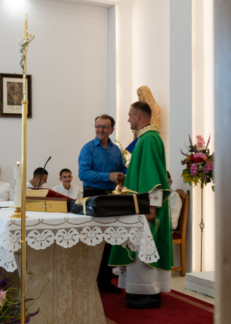 Ispracaj Zupnika Tomislava Dokoze u Srednjem Lipovcu