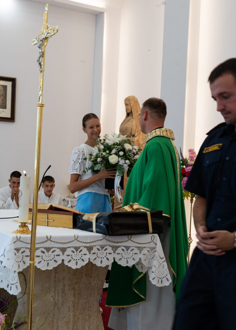 Ispracaj Zupnika Tomislava Dokoze u Srednjem Lipovcu