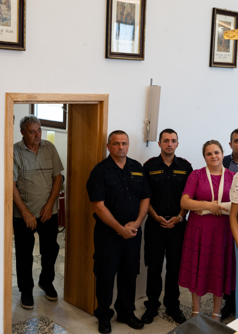 Ispracaj Zupnika Tomislava Dokoze u Srednjem Lipovcu