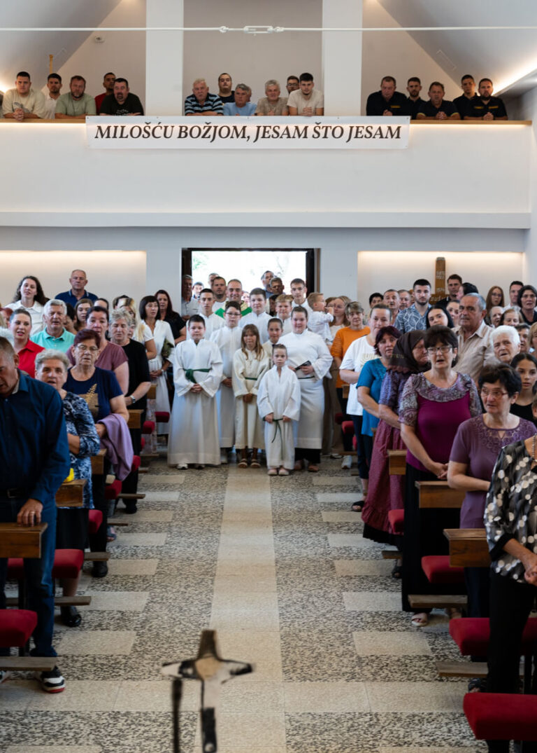 Ispracaj Zupnika Tomislava Dokoze u Srednjem Lipovcu