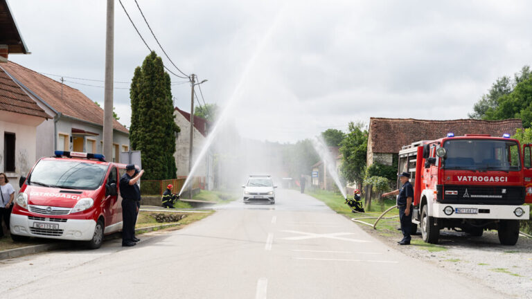 Ispracaj Zupnika Tomislava Dokoze u Srednjem Lipovcu