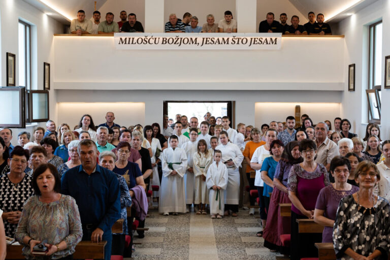 Ispracaj Zupnika Tomislava Dokoze u Srednjem Lipovcu