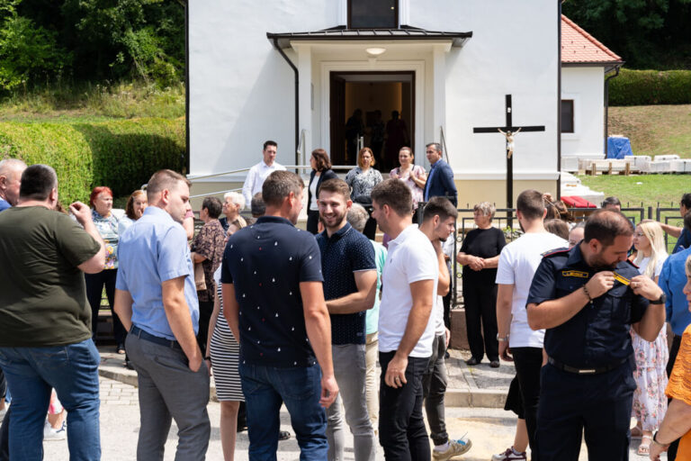 Ispracaj Zupnika Tomislava Dokoze u Srednjem Lipovcu