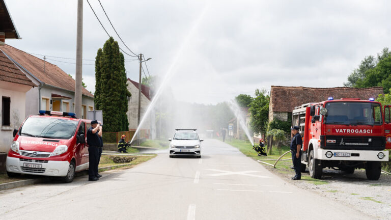 Ispracaj Zupnika Tomislava Dokoze u Srednjem Lipovcu