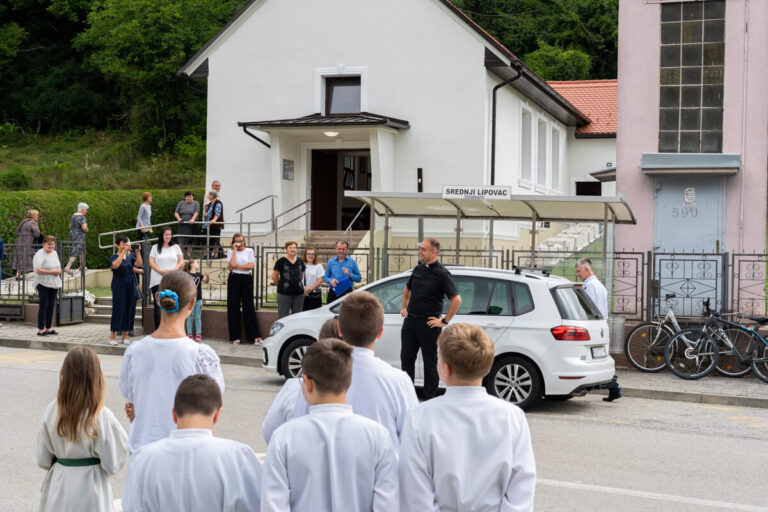 Ispracaj Zupnika Tomislava Dokoze u Srednjem Lipovcu