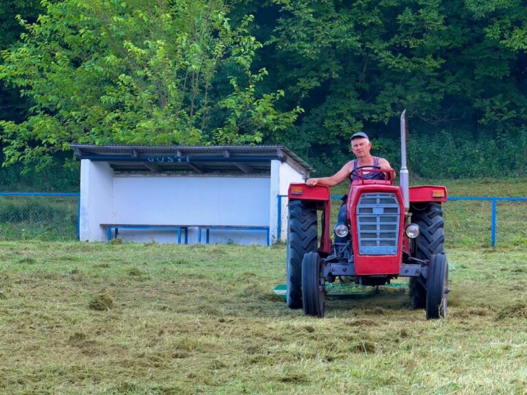 Radna Akcija Na Igralištu